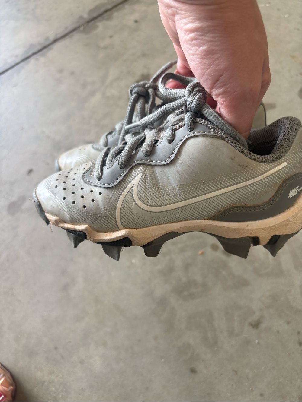 Nike Kids Gray Baseball Cleats with White Swoosh
